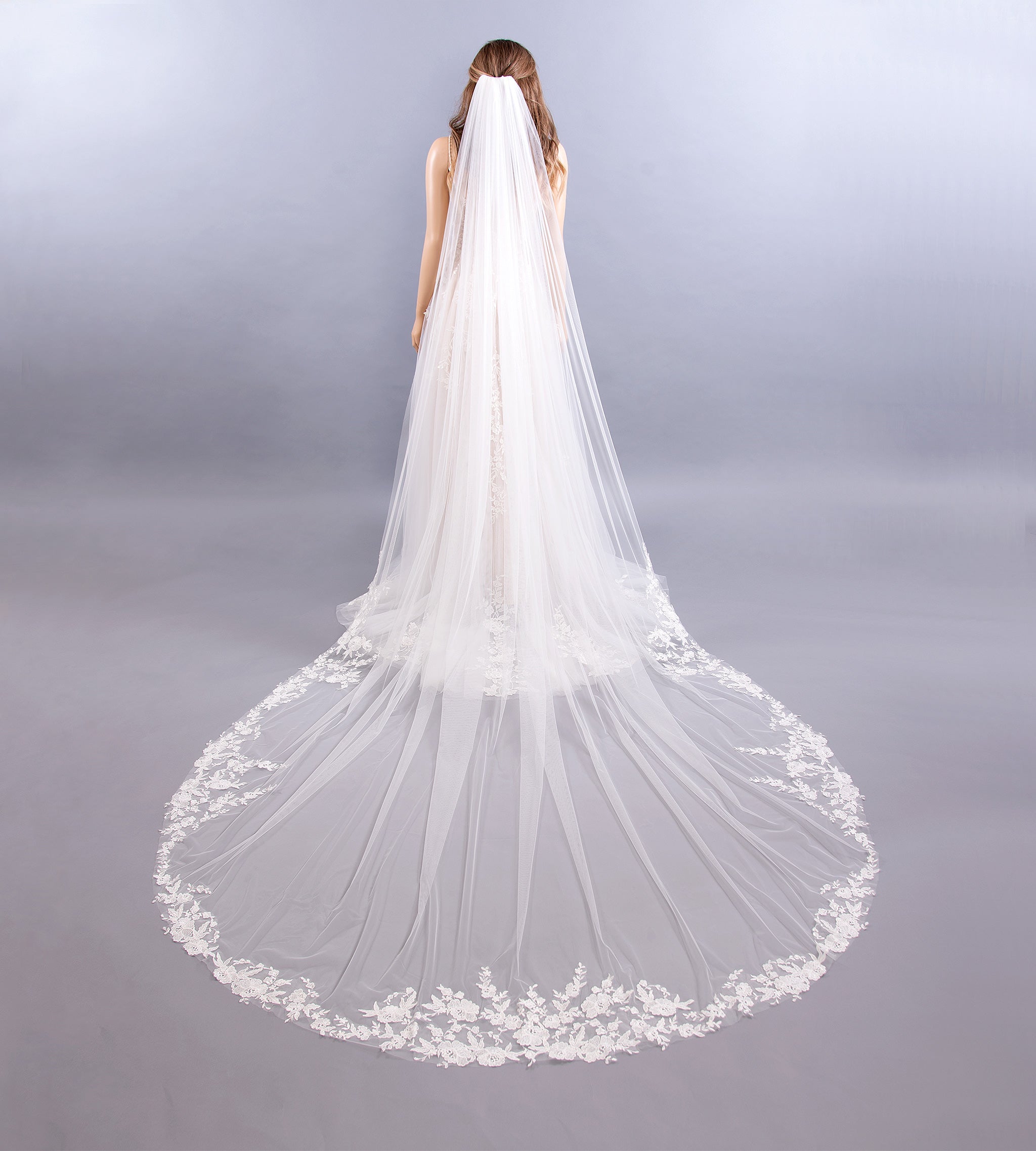 White wedding veil 60 photos - Astyledwedding.com White wedding veil 60 photos - Astyledwedding.com