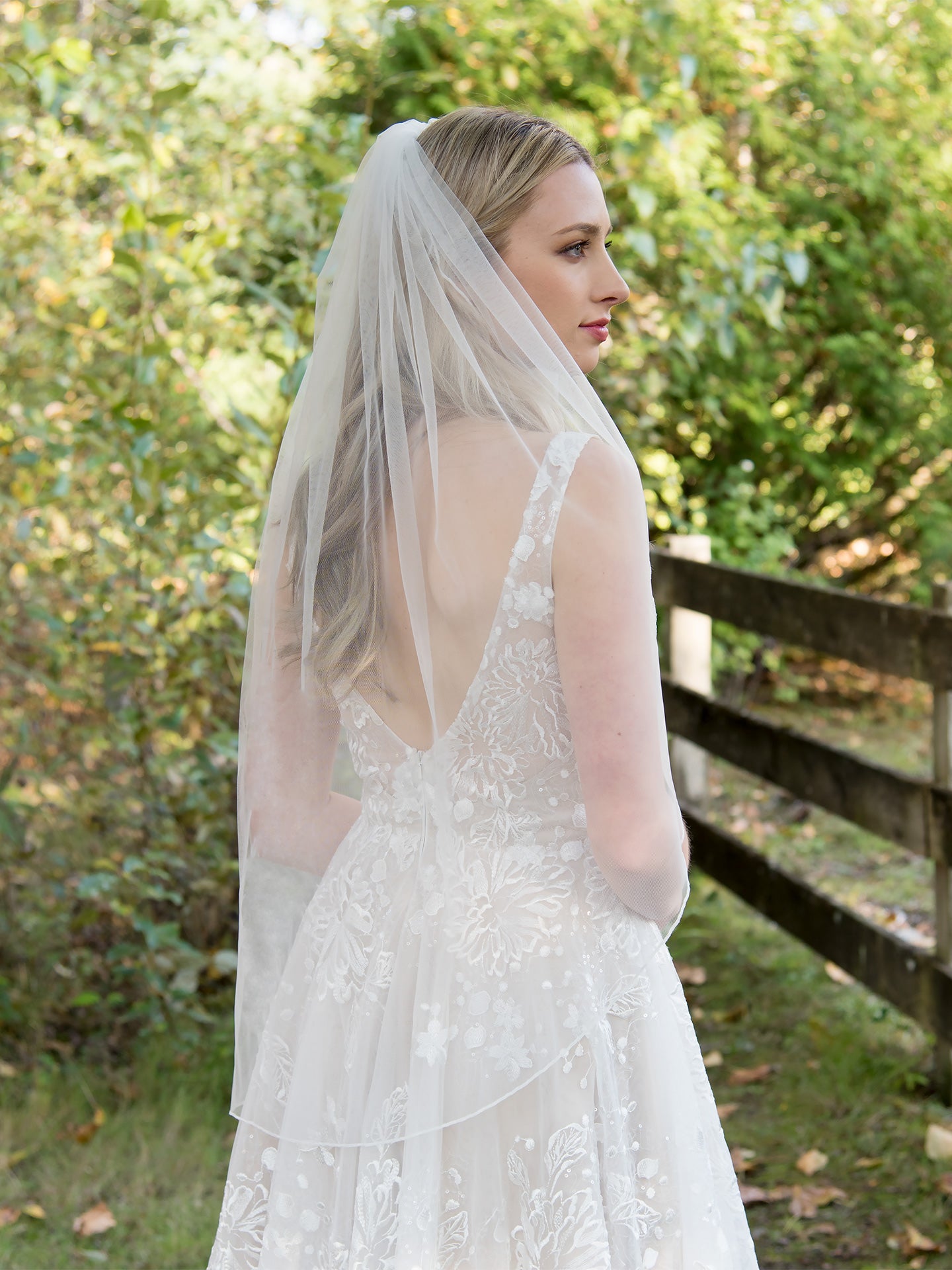 Ivory wedding veil with pencil edge V102