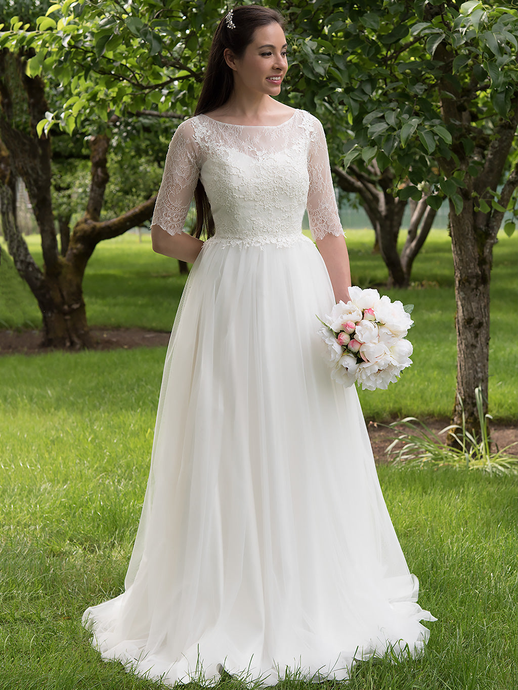 Ivory 3/4 length sleeve lace wedding dress 4011