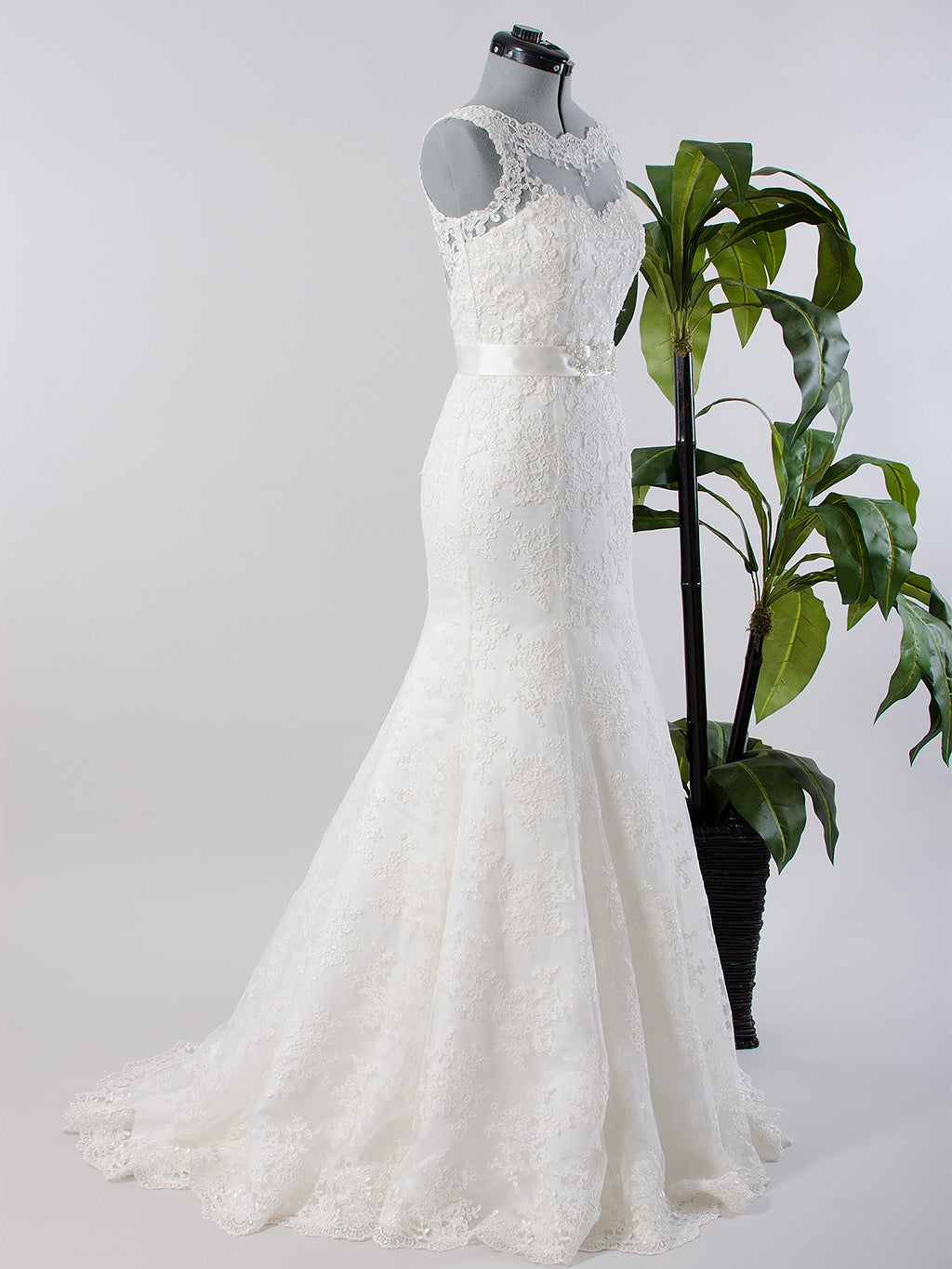 Ivory sleeveless lace wedding dress with mermaid skirt 4017