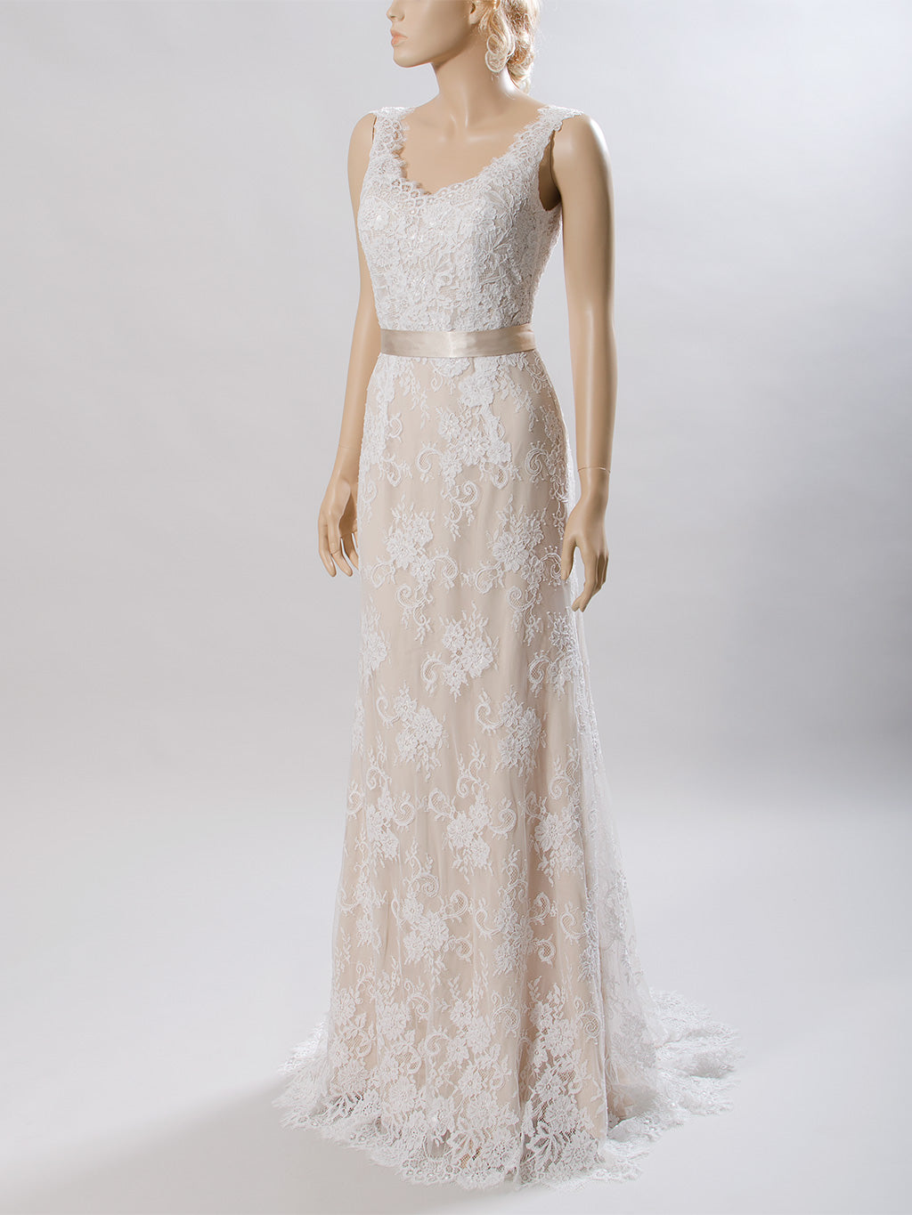 sleeveless V-back mermaid lace wedding dress 4020