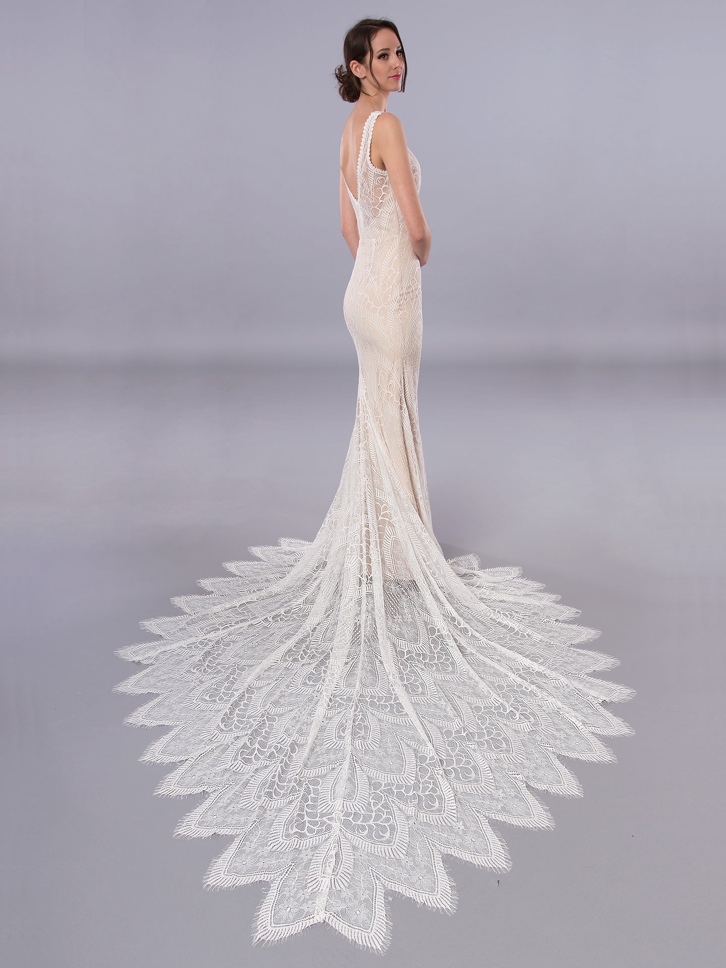 Bohemian sleeveless lace wedding dress