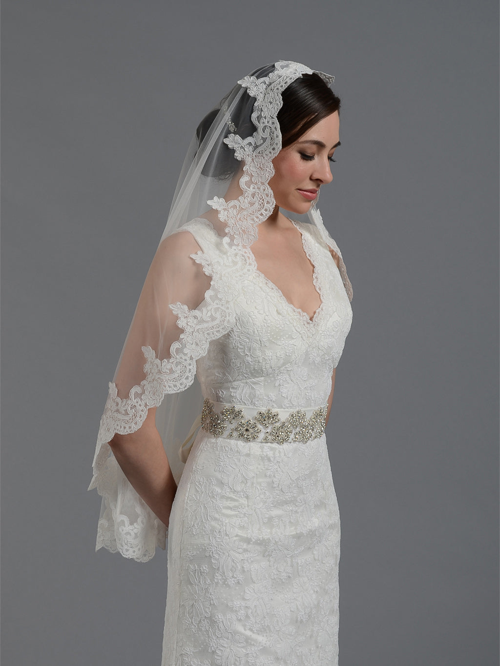 Bridal Mantilla veil fingertip / chapel V032n ivory