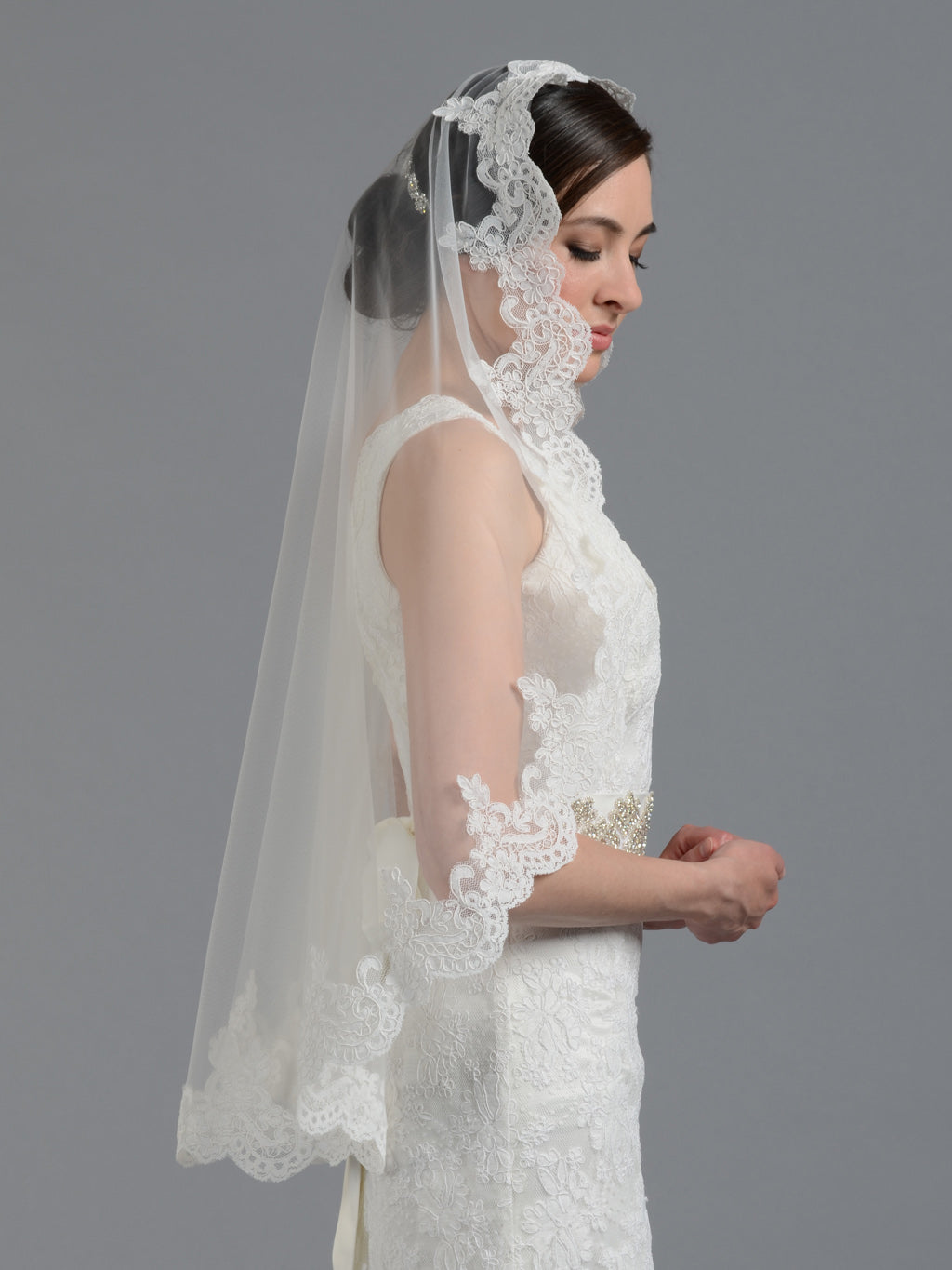 Bridal Mantilla veil fingertip / chapel V032n ivory