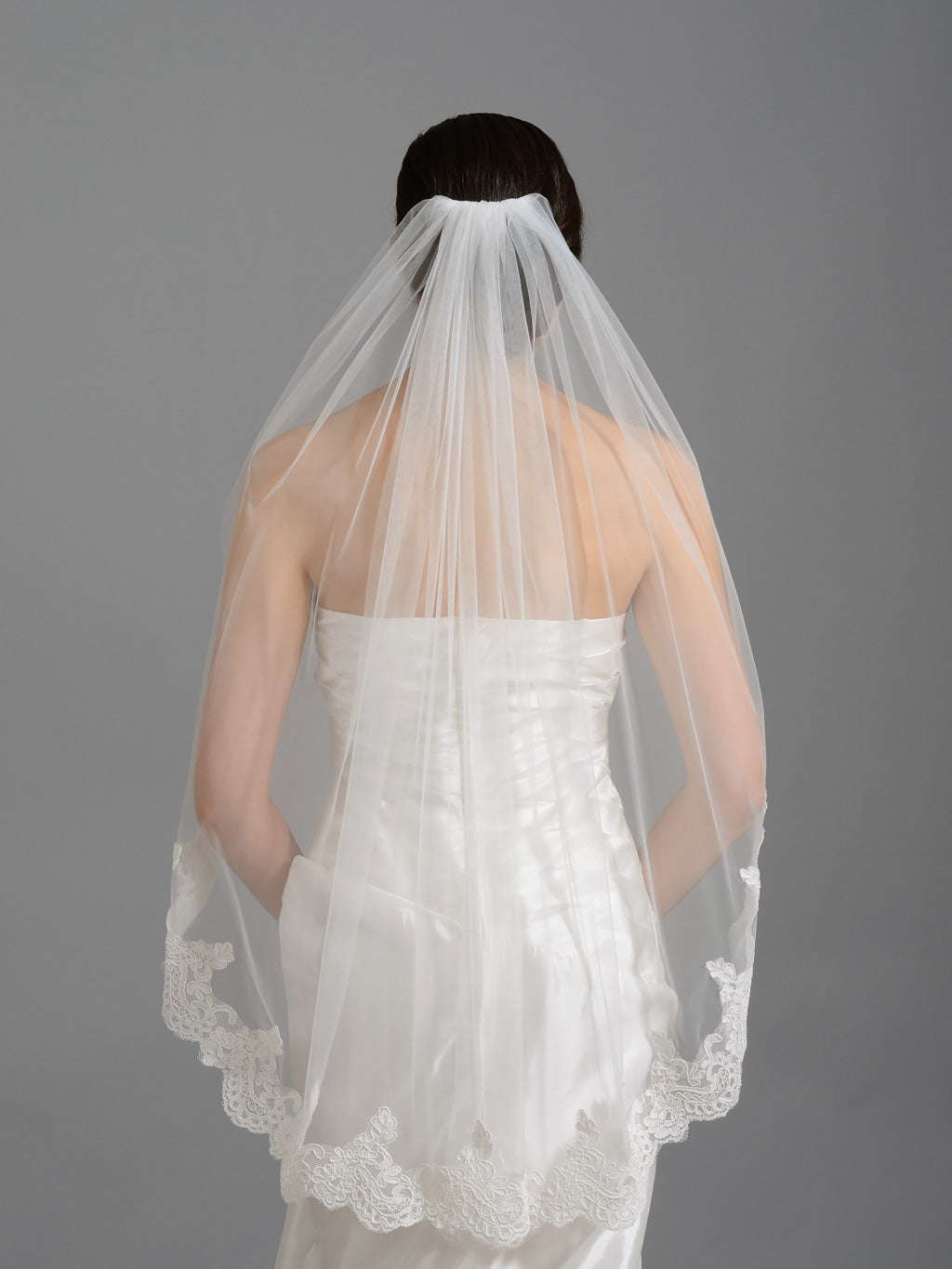 Elbow / fingertip alencon lace wedding veil V035