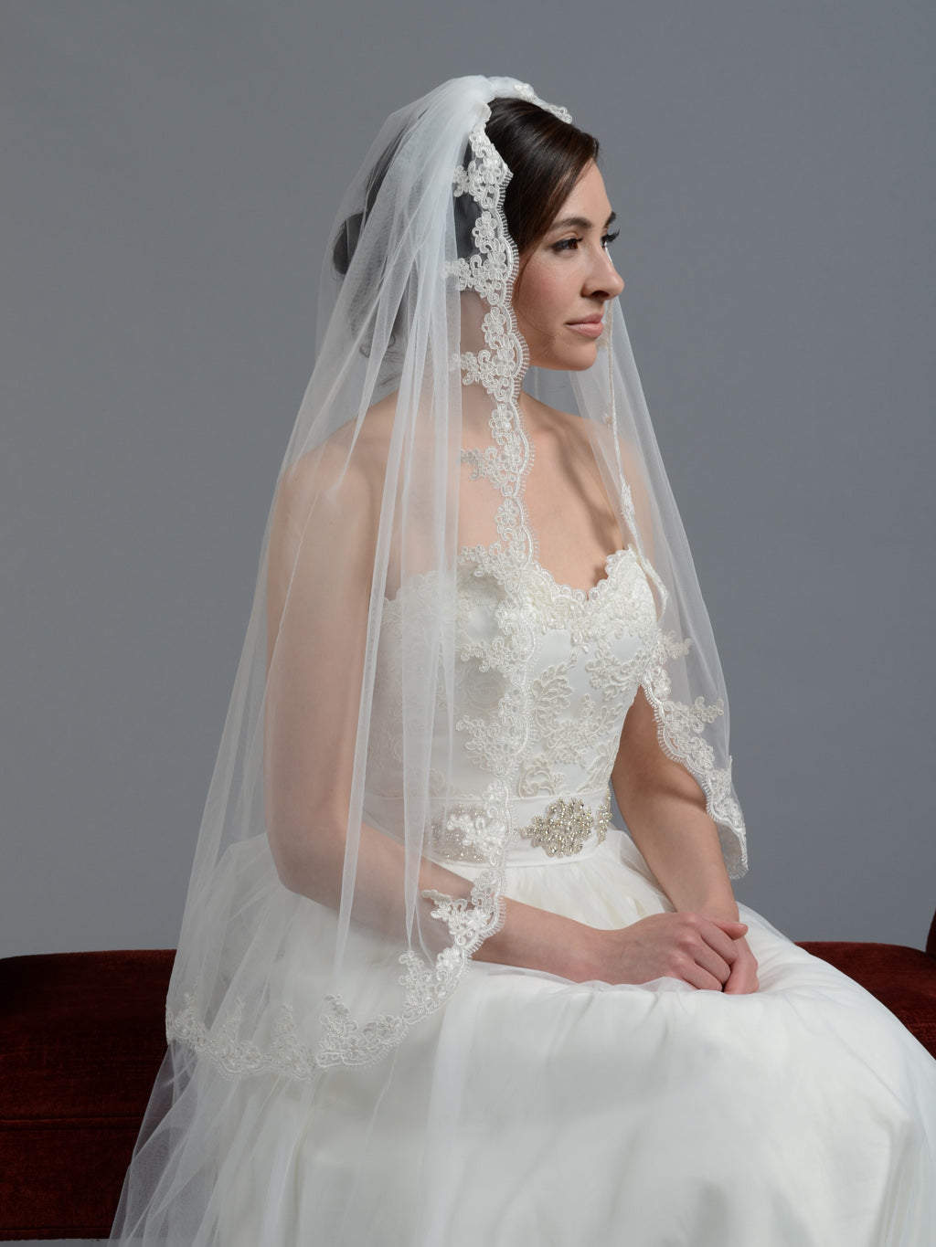Bridal wedding veil elbow / fingertip alencon lace V036