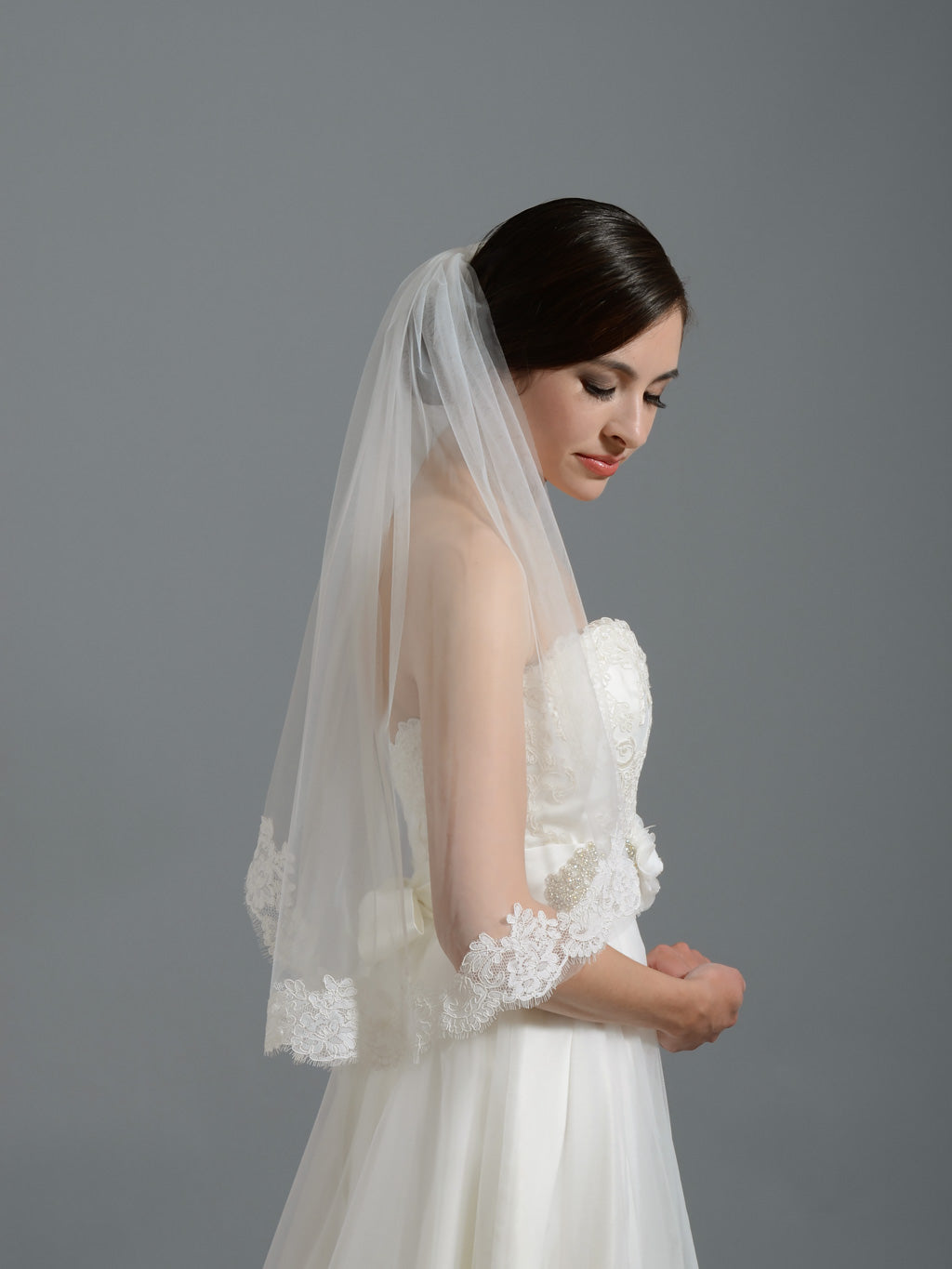 http://www.tulipbridal.com/cdn/shop/products/wedding-veil-050-side.jpg?v=1691384566