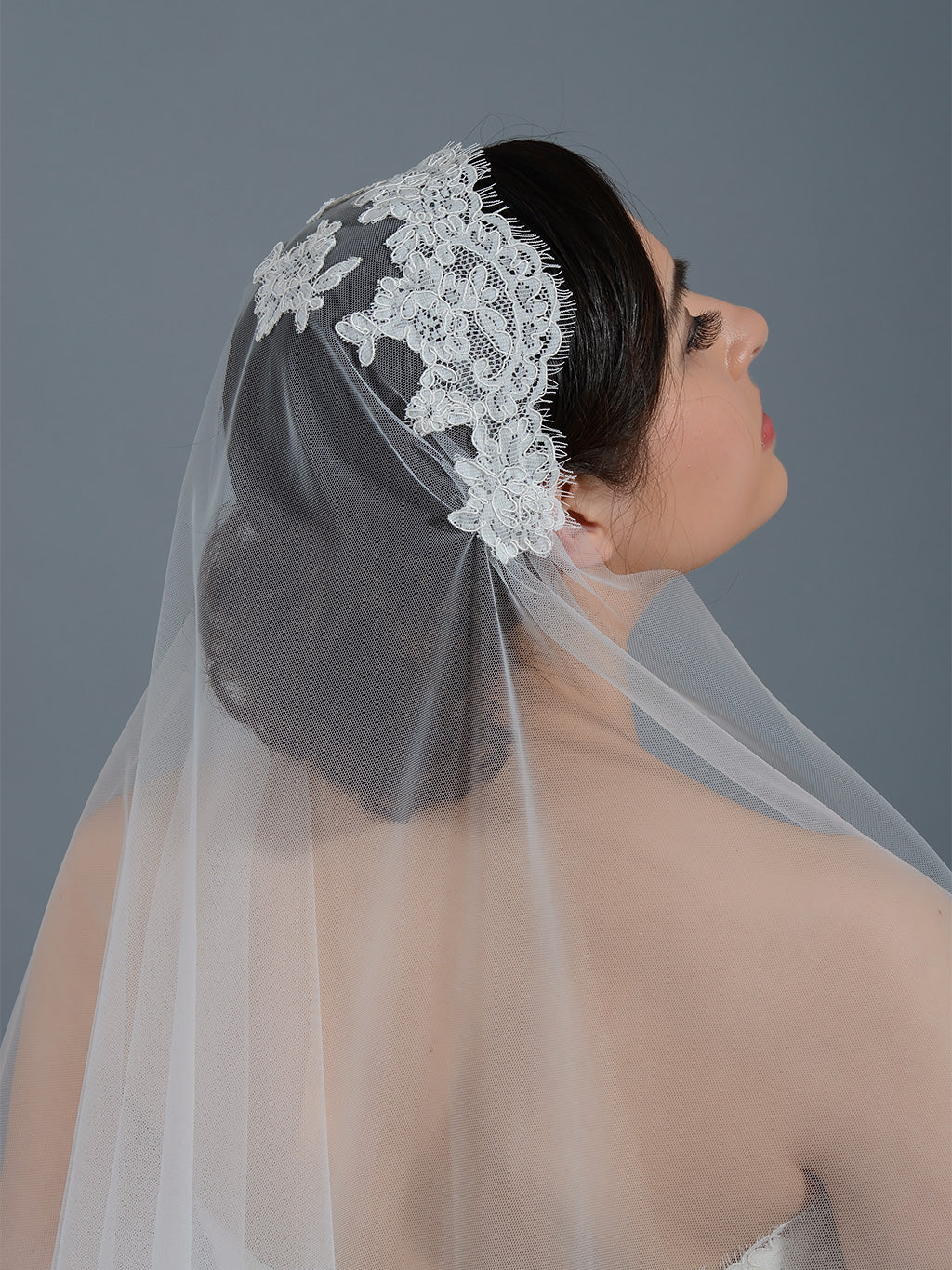 Ivory elbow wedding veil with alencon lace V053