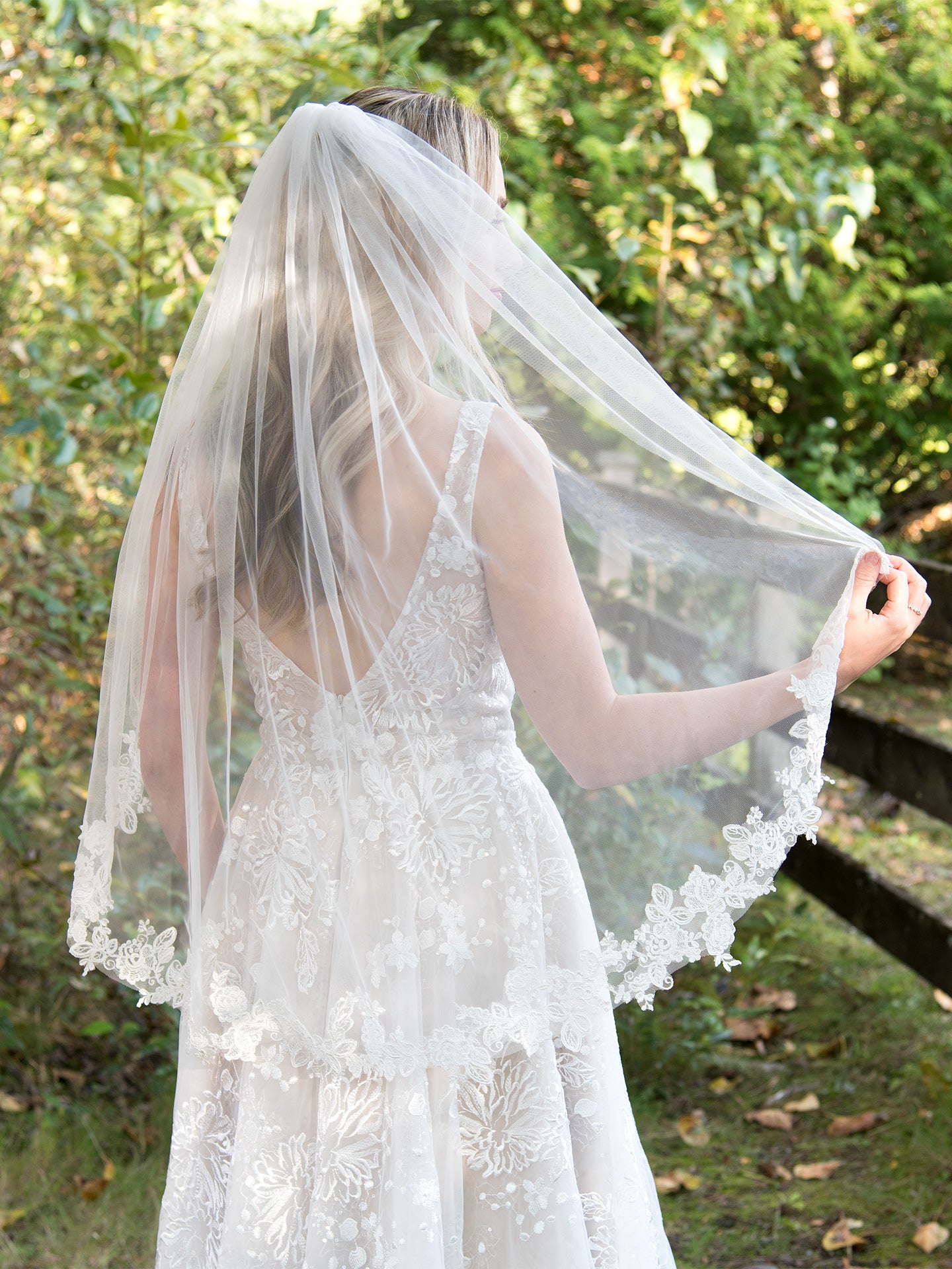 Ivory wedding veil with lace appliques V106
