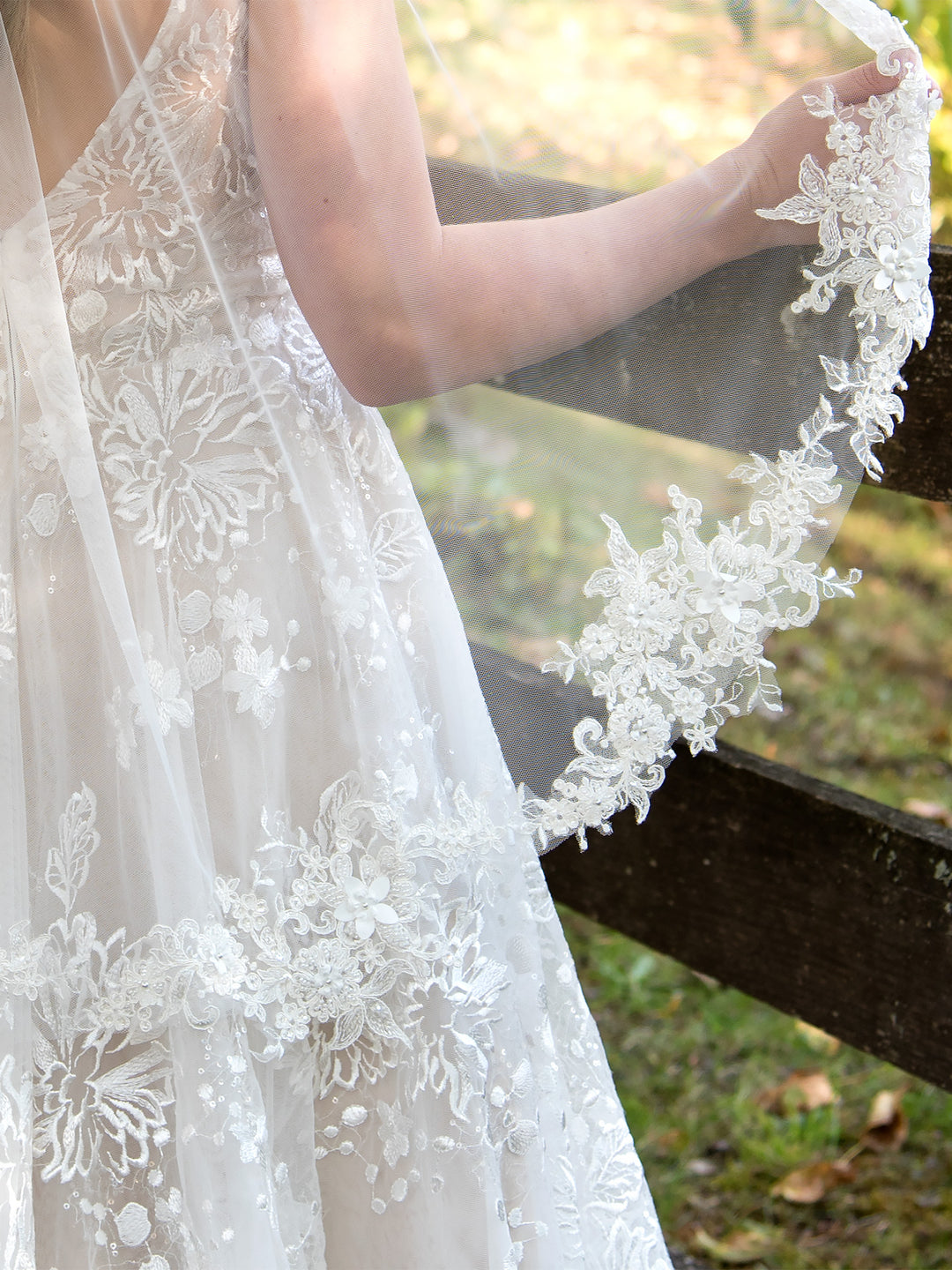 Light ivory wedding veil with beaded lace appliques V107