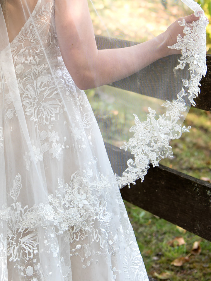 Light ivory wedding veil with beaded lace appliques V107
