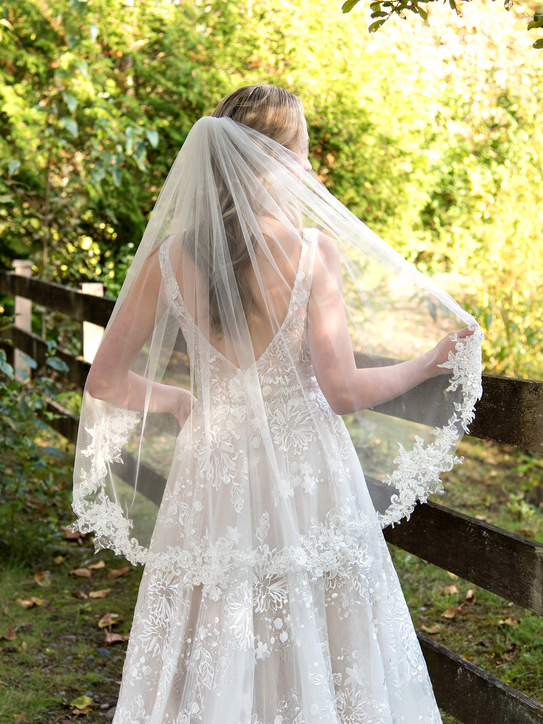 Light ivory wedding veil with beaded lace appliques V107