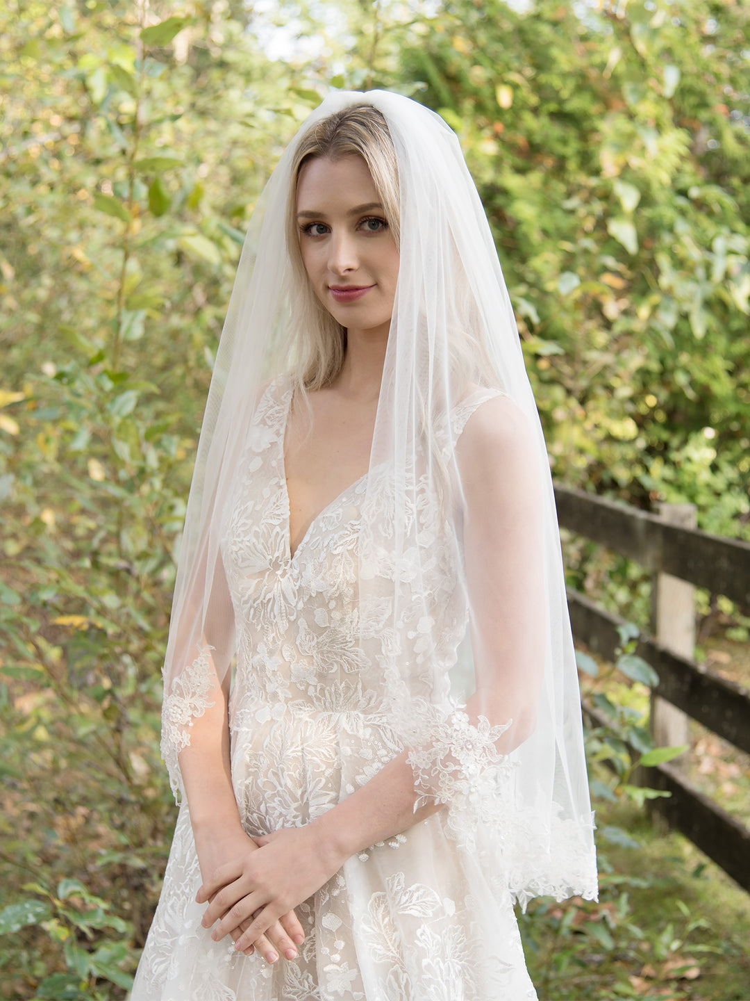 Light ivory wedding veil with beaded lace appliques V107