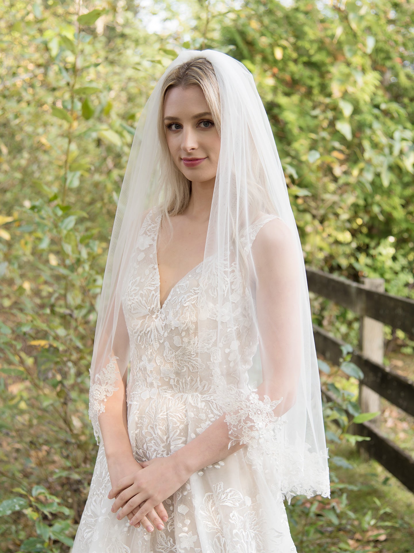 Ivory wedding veil with beaded lace appliques V107