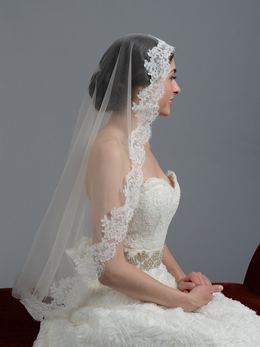 Ivory wedding veil  alencon lace V044