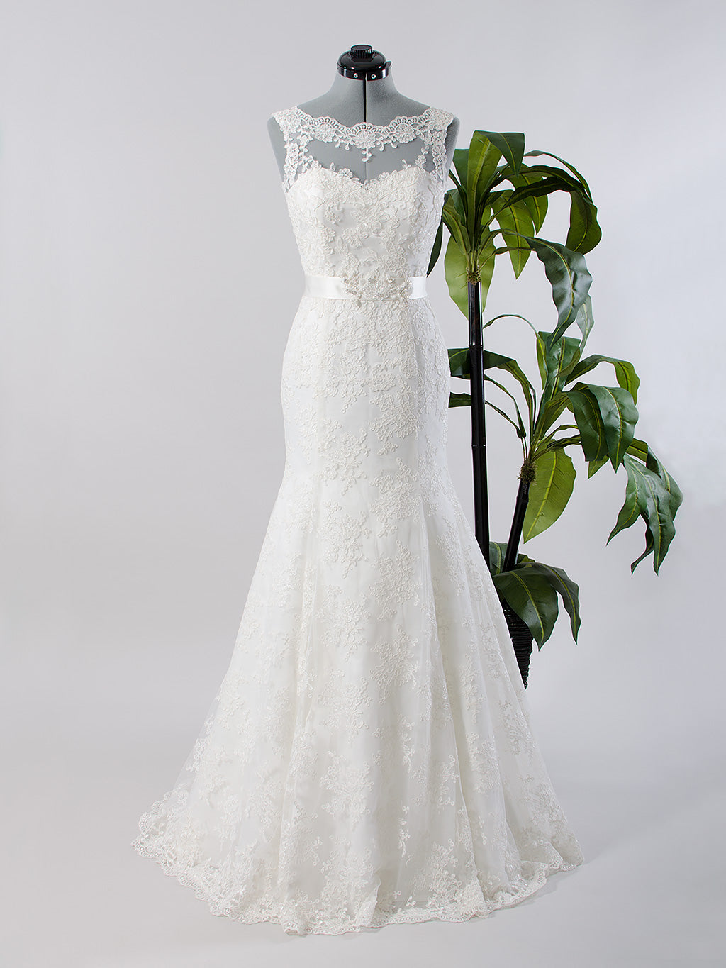 Ivory sleeveless lace wedding dress with mermaid skirt 4017