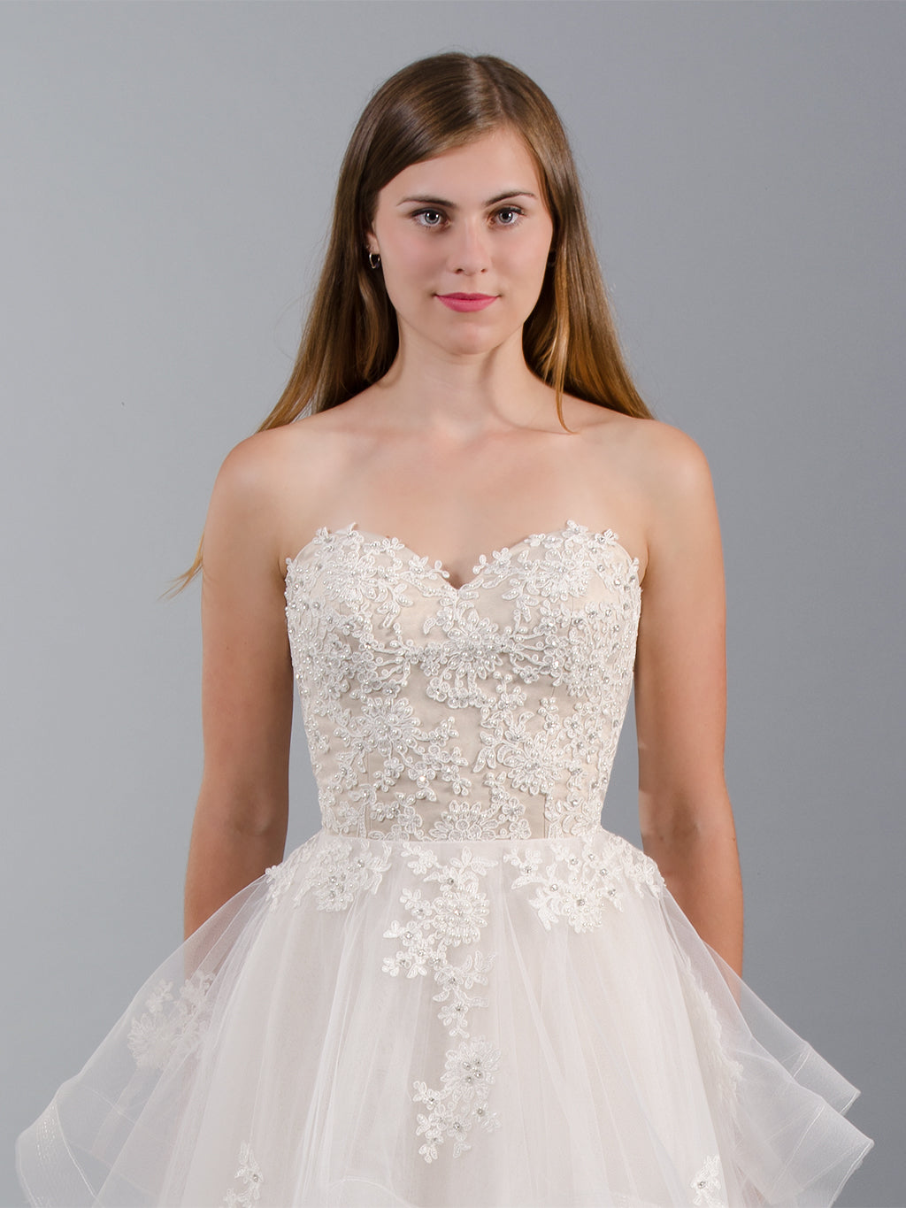 https://www.tulipbridal.com/assets/images/weddingdress/wedding-dress-4040-front-close.jpg