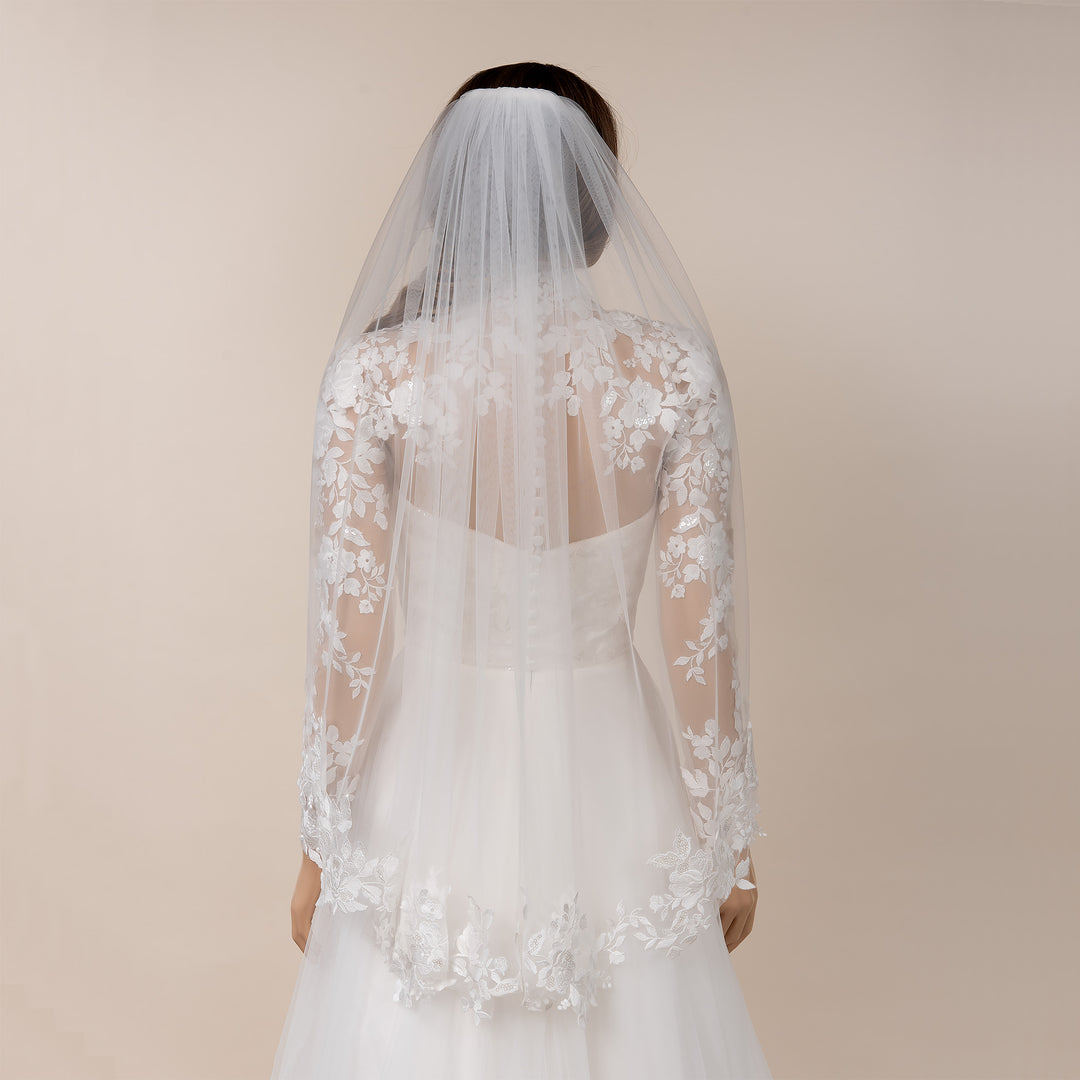 Light ivory lace wedding veil V122