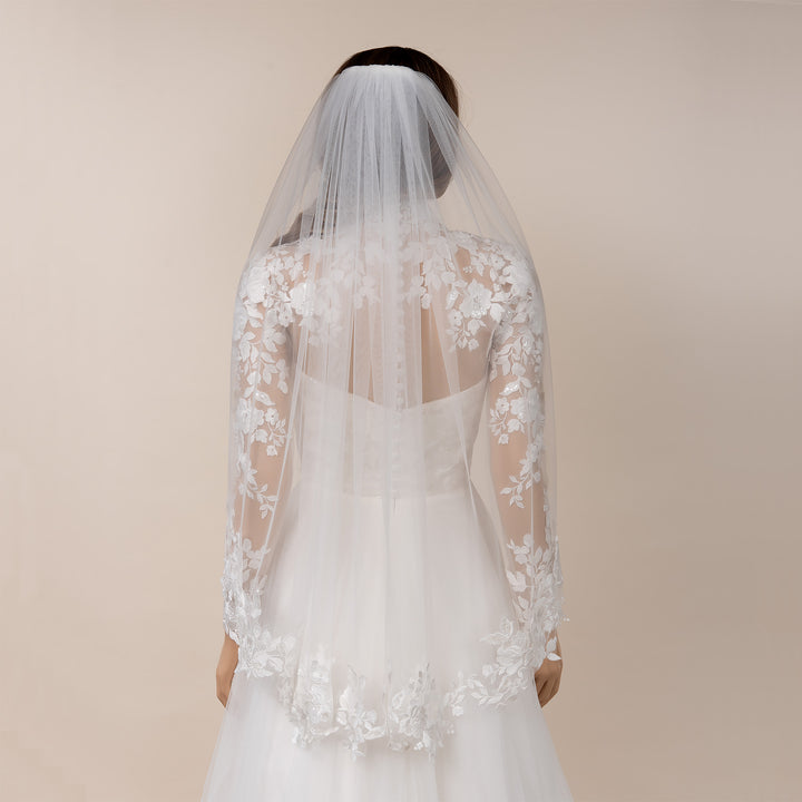 Light ivory lace wedding veil V122