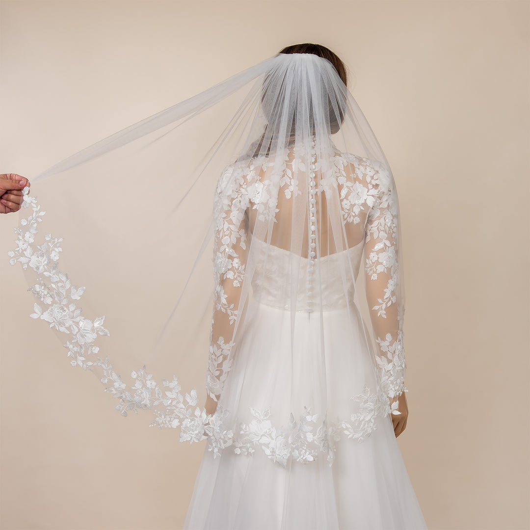 Light ivory lace wedding veil V122