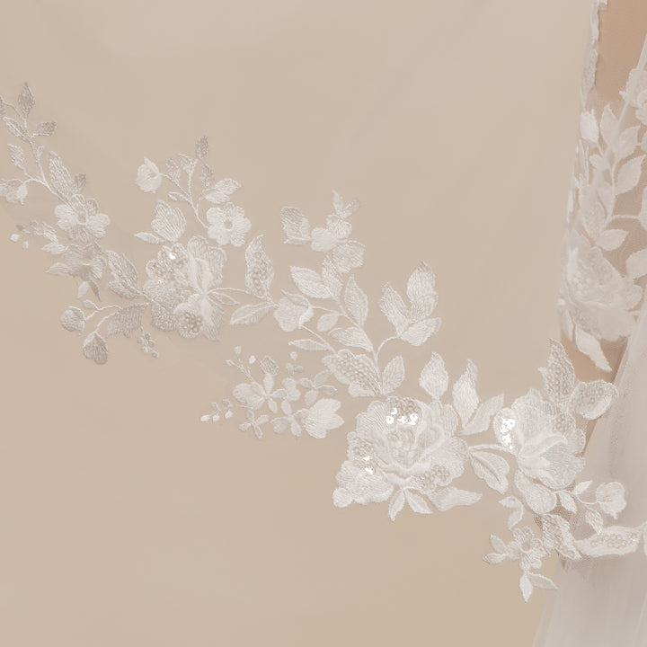 Light ivory lace wedding veil V122