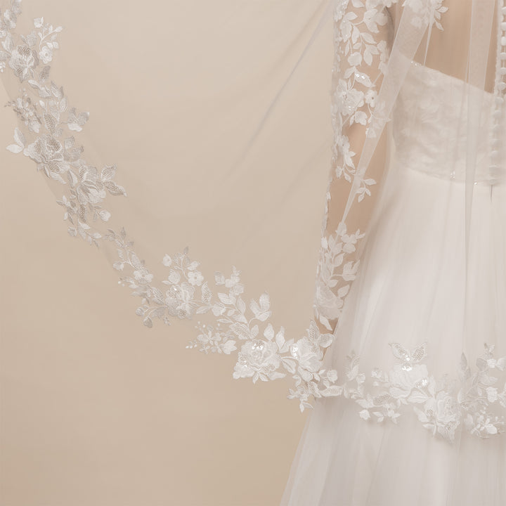 Light ivory lace wedding veil V122