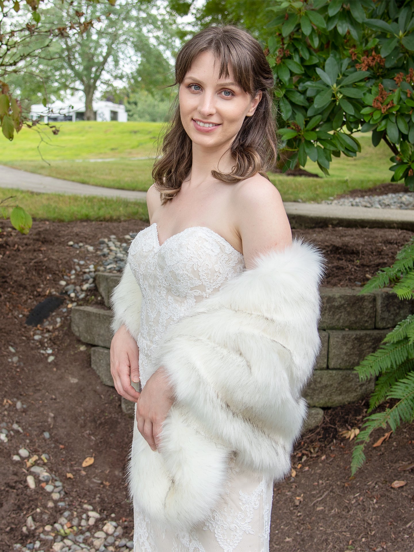 20" wide light ivory faux fur wrap with darker tips