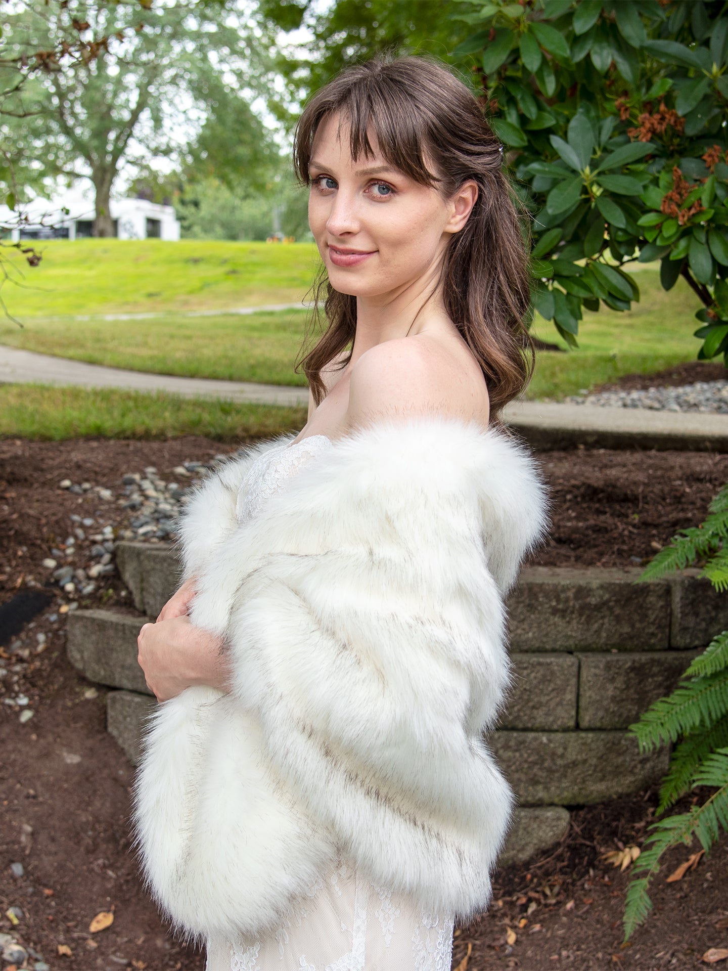 20" wide light ivory faux fur wrap with darker tips