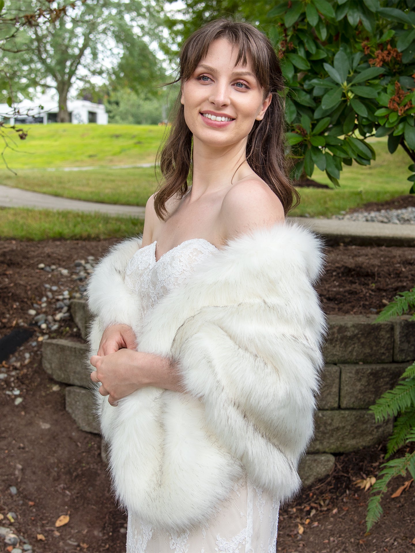 20" wide light ivory faux fur wrap with darker tips