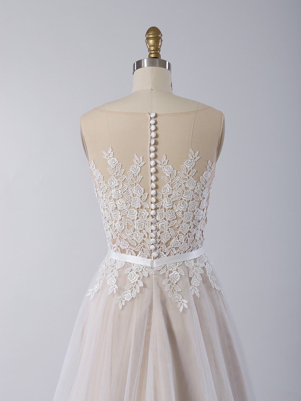 Sleeveless lace wedding dress with tulle skirt 4026