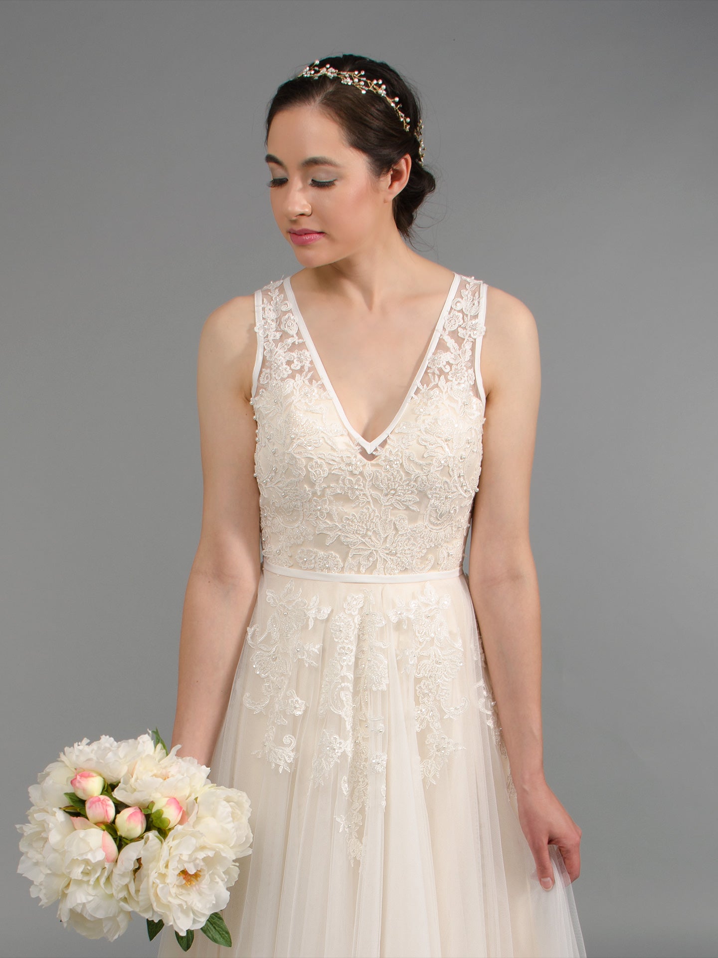 V neck lace wedding dress with tulle skirts 4045