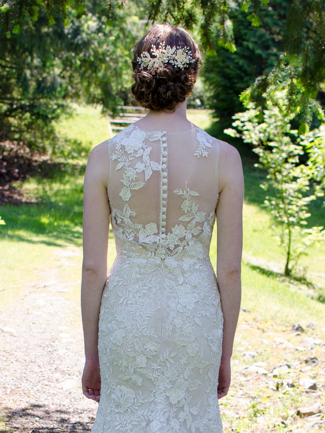 Sleeveless wedding dress