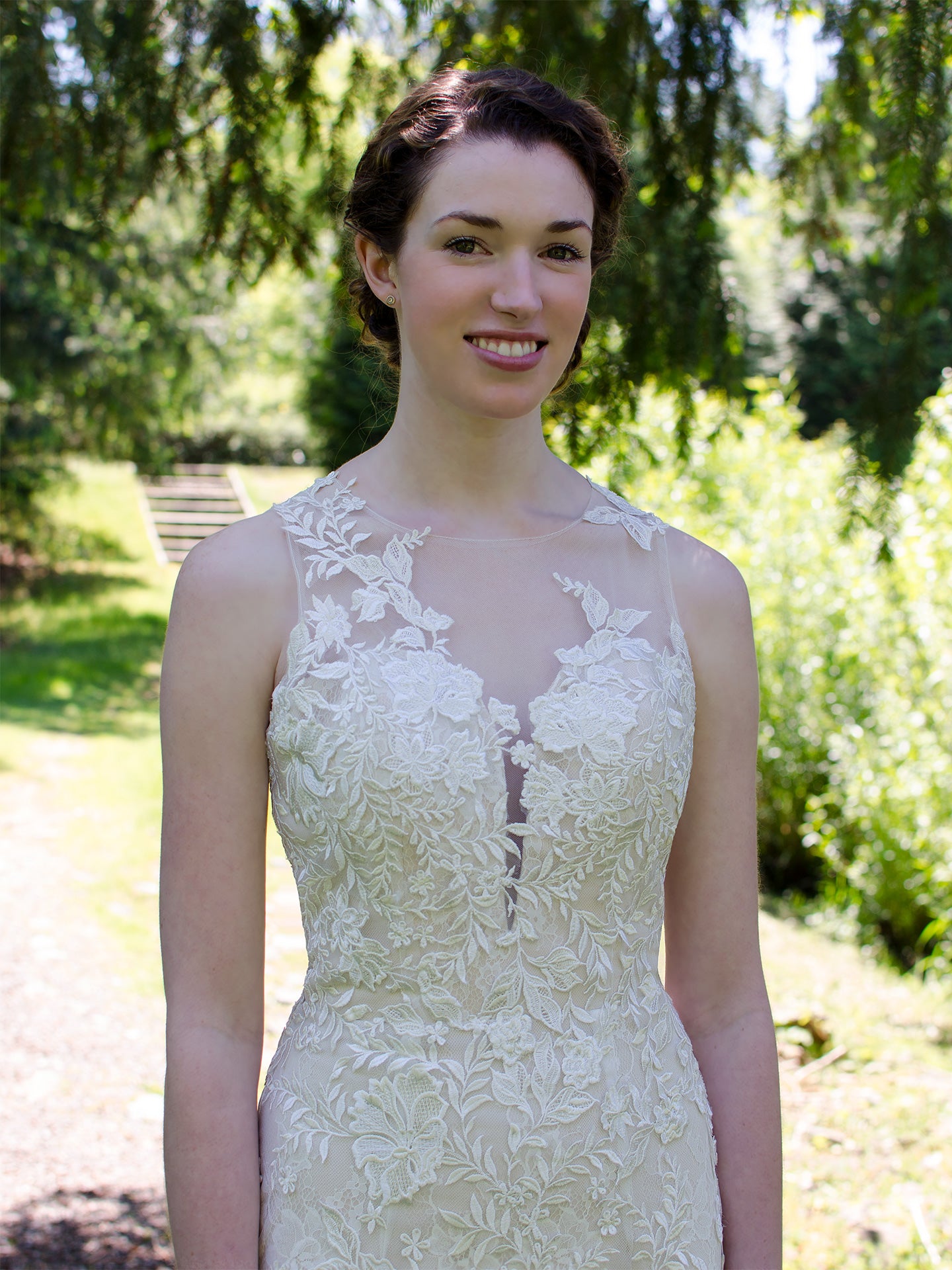 Sleeveless wedding dress