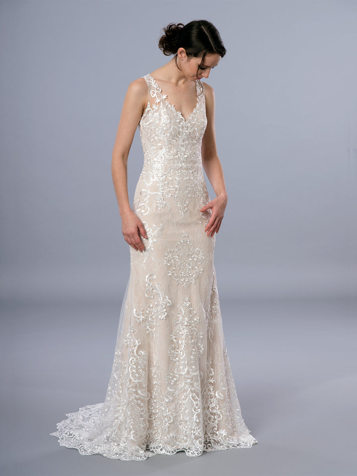 Sleeveless lace wedding dress