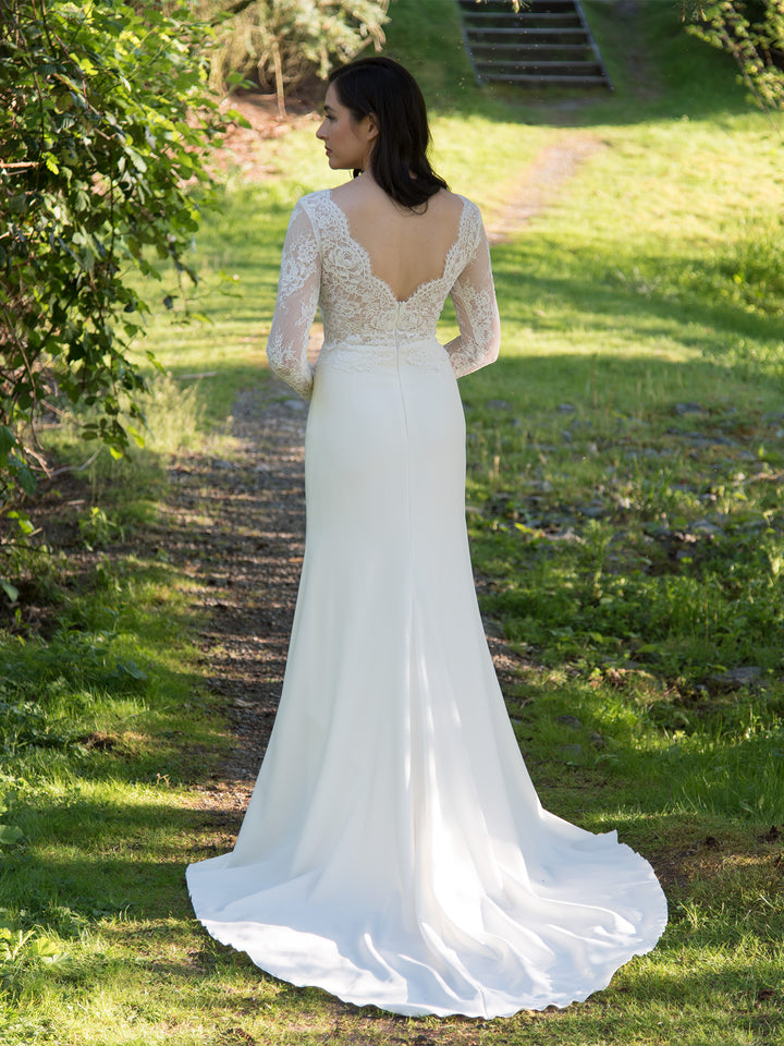 Long sleeve lace wedding dress