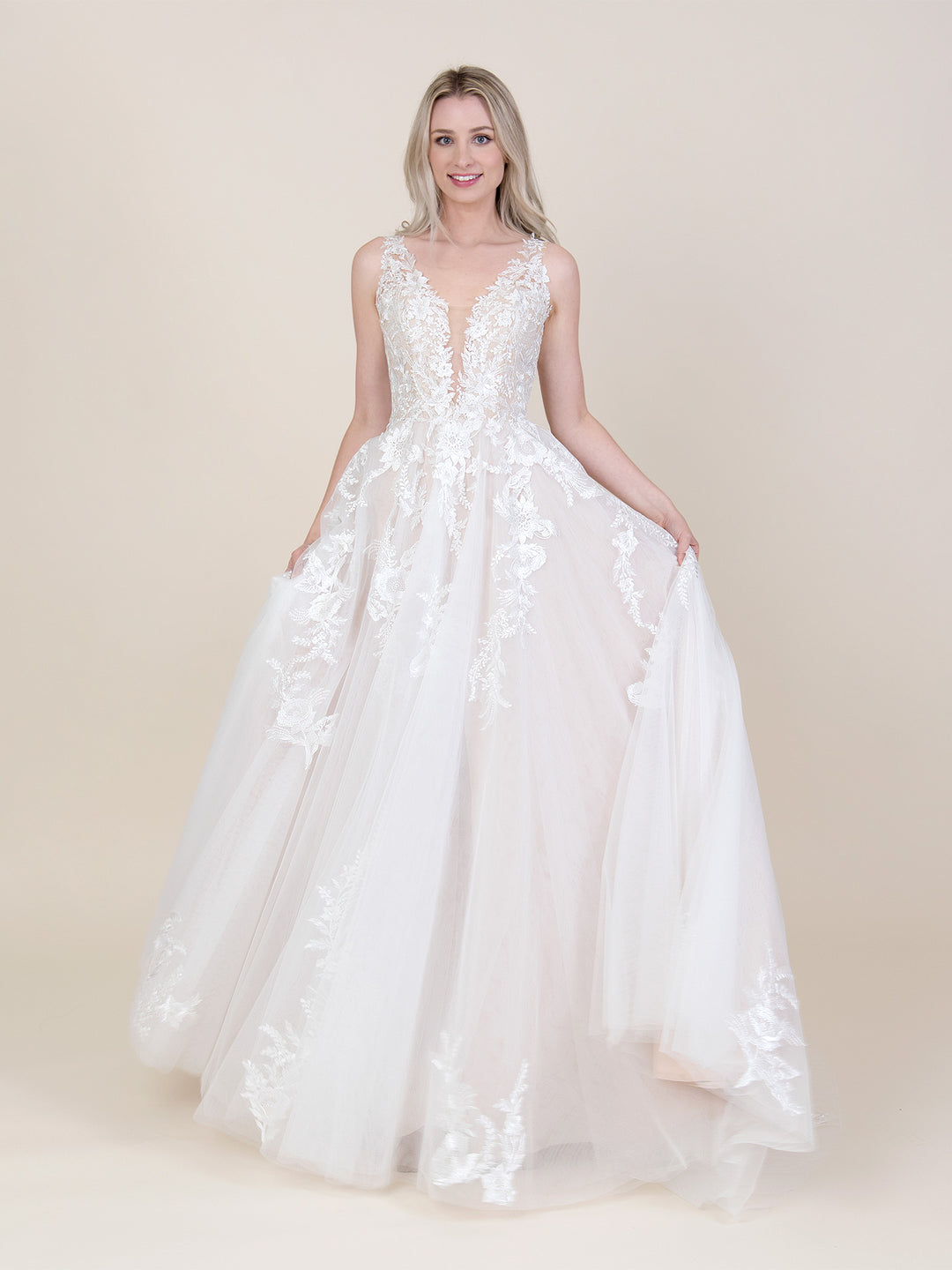 Sleeveless lace wedding dress, 8 weeks / 4 Sleeveless lace wedding dress, 8 weeks / 4