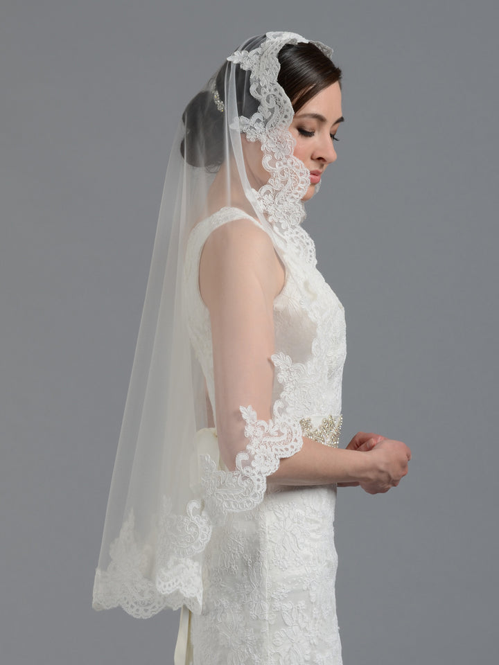 Bridal Mantilla veil fingertip / chapel V032n ivory