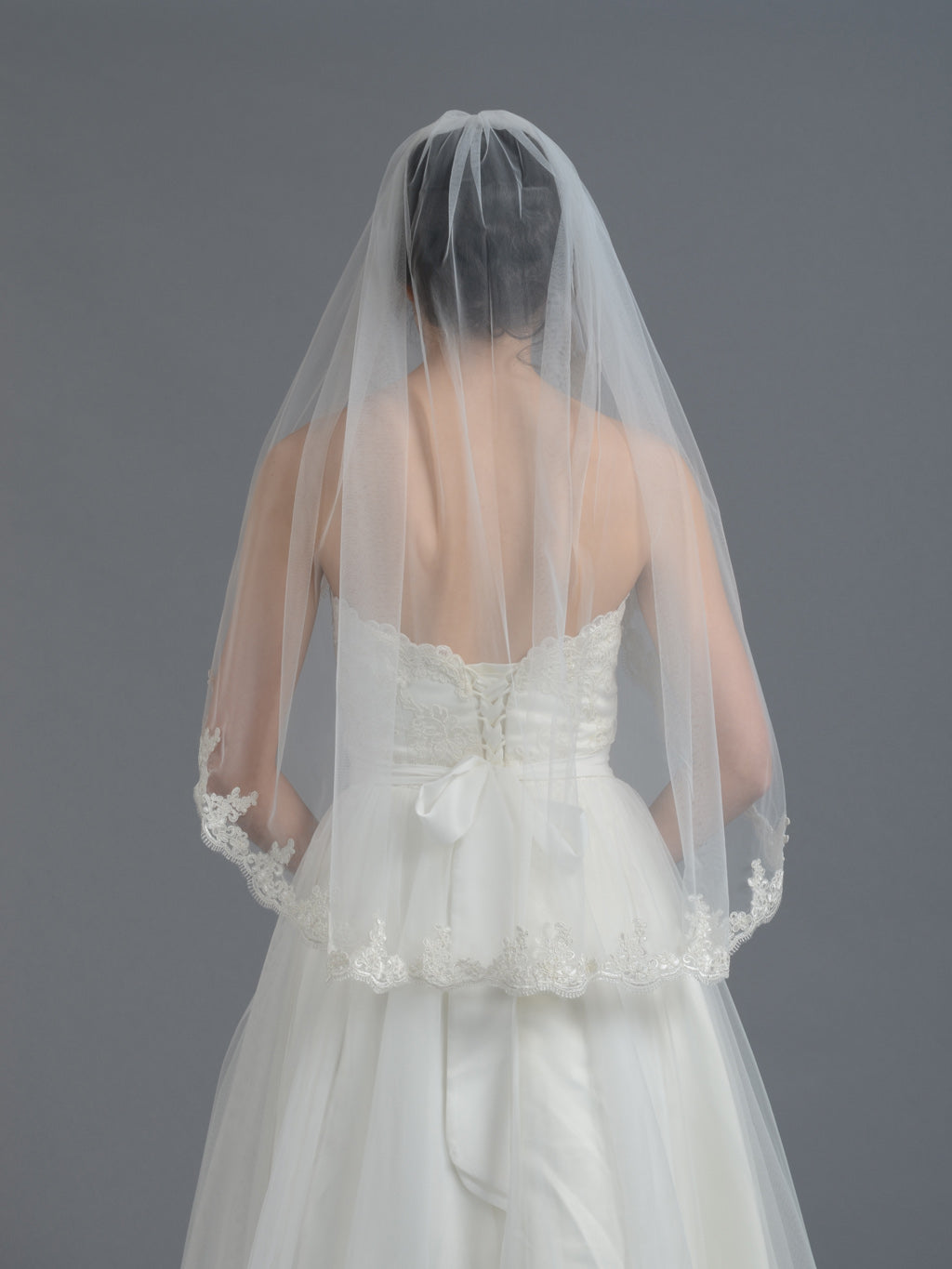 https://www.tulipbridal.com/cdn/shop/products/wedding-veil-036-back.jpg?v=1691383897&width=1445