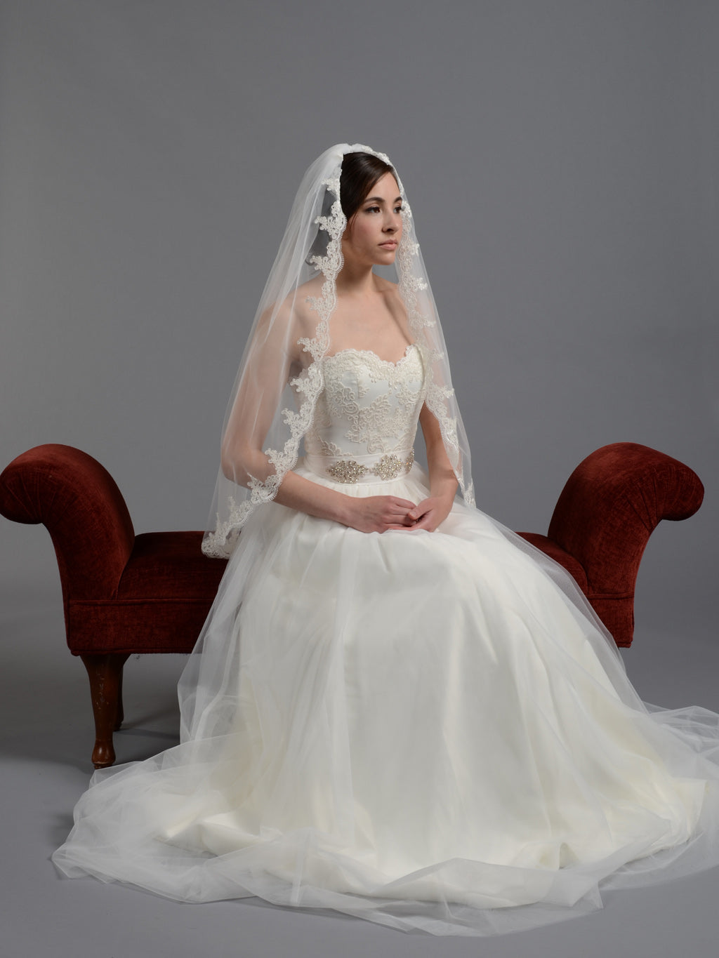 Lace Elbow Wedding Veil 30'', Elbow Length Veil With Trim, Light Ivory Veil,  Short Veil Lace Bridal Veil Waist Length Veil Alencon Lace Veil 
