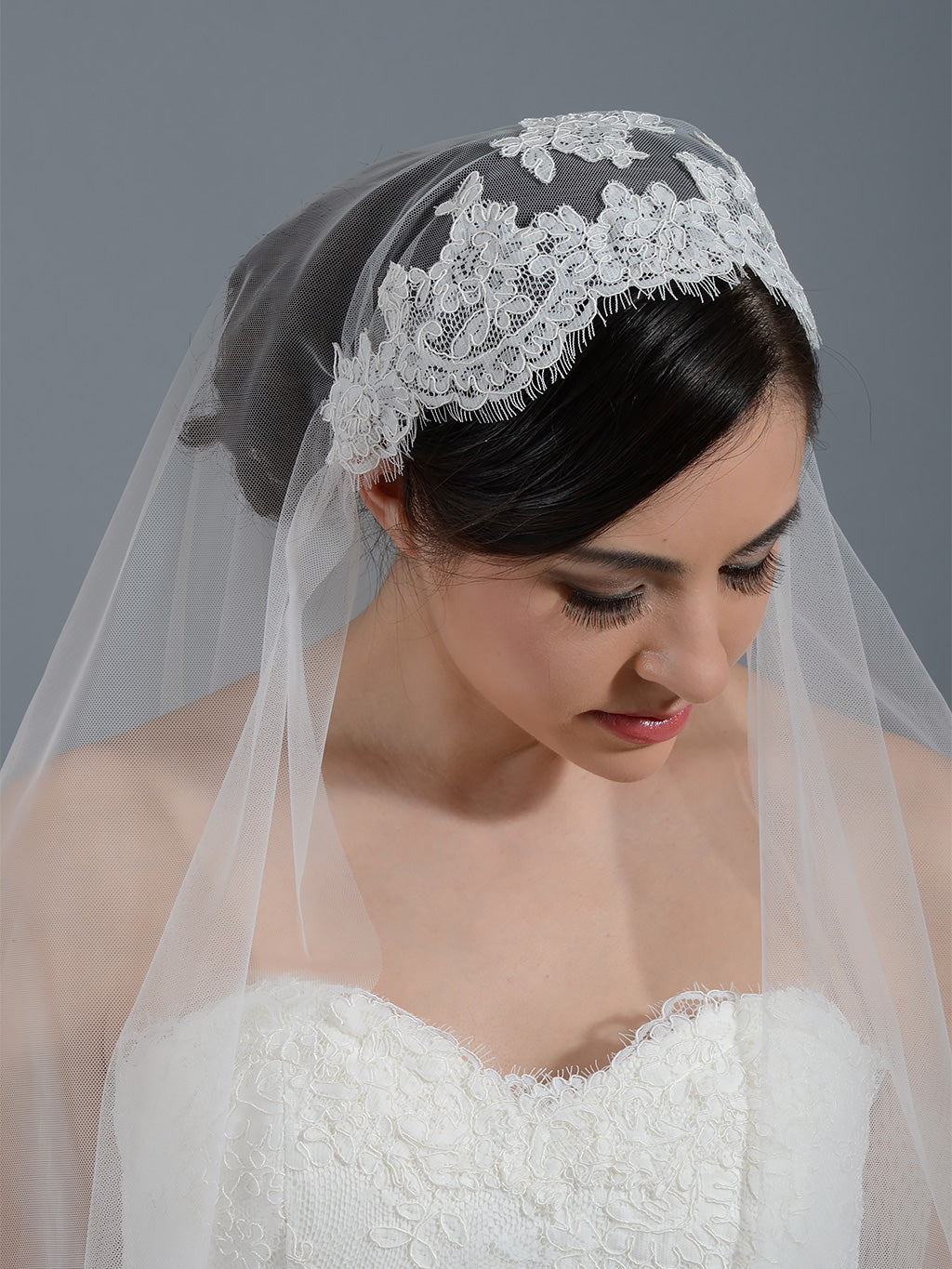 Ivory elbow wedding veil with alencon lace V053
